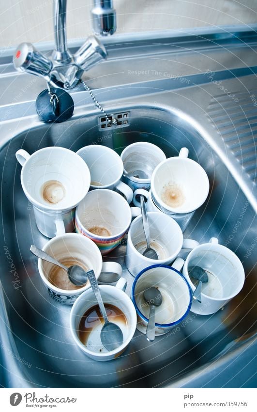 No more cups in the cupboard. Kitchen Kitchen sink Tap Cup Coffee cup Teaspoon Crockery Trashy Full Second-hand Dirty Empty Old Do the dishes Office waste Patch