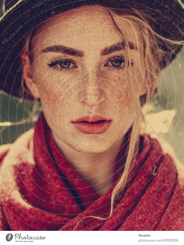 Young woman with freckles, hat and red scarf Face of a woman peel Hat Freckles wisp Blonde Beauty & Beauty Looking into the camera peer portrait
