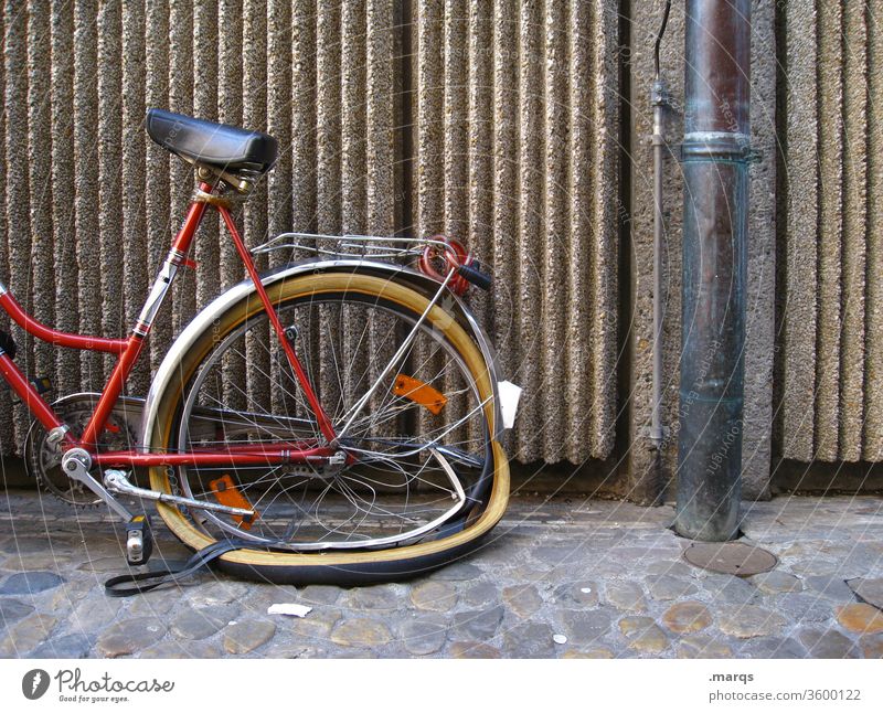 Adaptation Bicycle Broken rear wheel Wall (building) Town Vandalism Old Red in need of repair Mobility