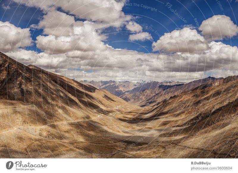 Shortly below Khardung La (5360m - the highest pass in the world) a fantastic view of the Himalayan mountain ranges opens up. Peak serpentine India Ladakh