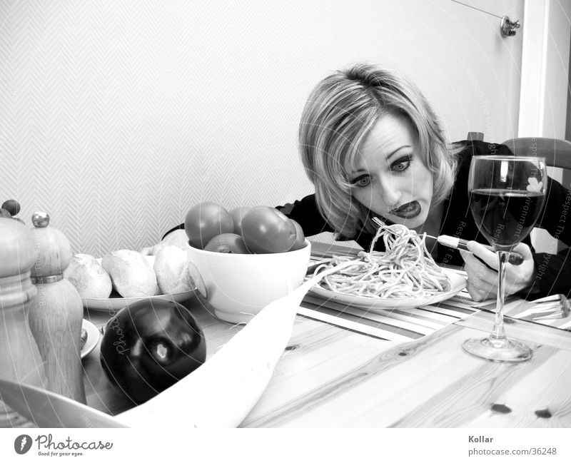 Food culture 22 Human being Nutrition Poison Death Eating Poisoned Wine glass Blonde Woman Noodles Black & white photo Facial expression