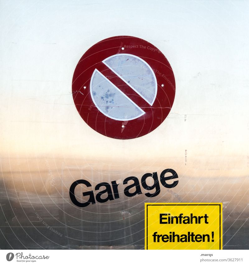 Garage - keep driveway clear! Metal Highway ramp (entrance) keep the driveway clear Characters Signage no stopping sign StVO Reflection Road sign