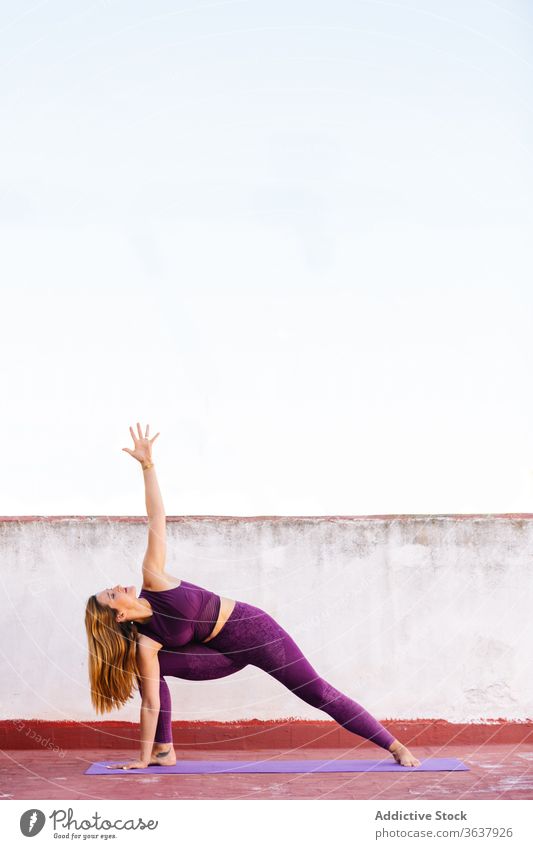 Young woman doing yoga exercise Utthita Parsvakonasana (Extended Side Angle  Pose). Isolated on white background Stock Photo - Alamy