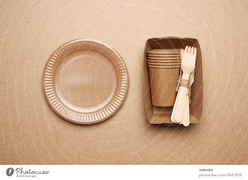 https://www.photocase.com/photos/3641850-paper-plates-and-cups-from-brown-craft-paper-and-wooden-forks-photocase-stock-photo-large.jpeg