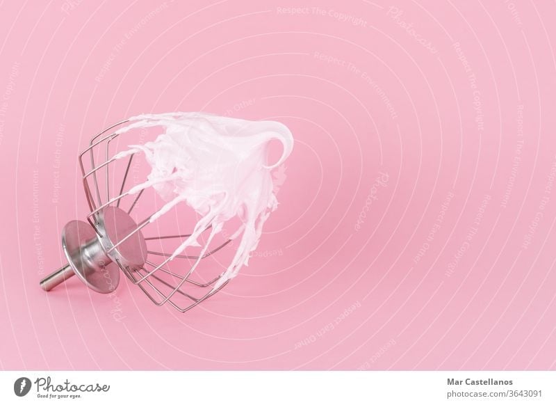 The Perfect Mix' Pink Kitchen Whisk