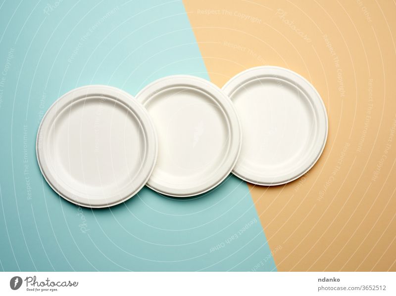 Disposable Plates Royalty-Free Images, Stock Photos & Pictures