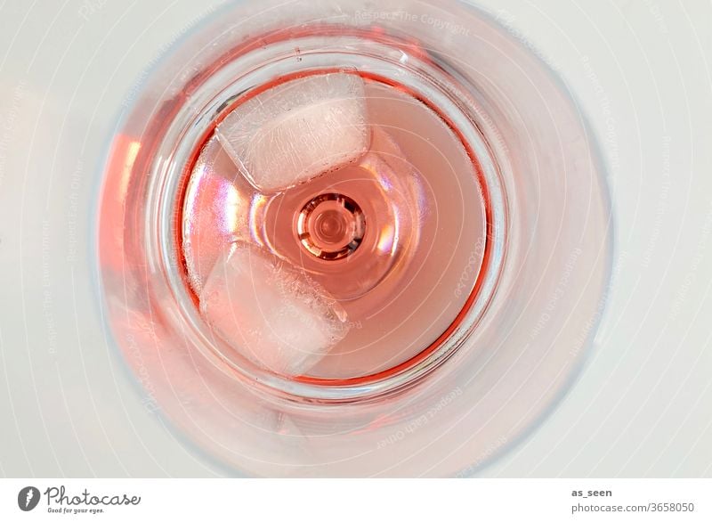 soft drink Beverage Pink Round circularly Bird's-eye view Ice cube Glass from on high Summer Summery Reflection Colour photo Cold drink Lemonade Studio shot