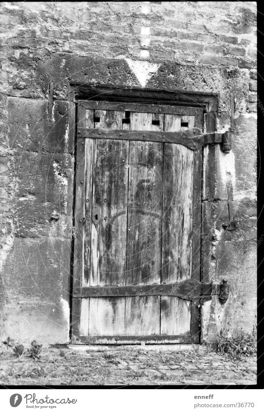 old door Door Line Analog Rustic Ancient Junk Ulm Home country Old Arrow Putrefy Black & white photo Closed Vintage Architecture