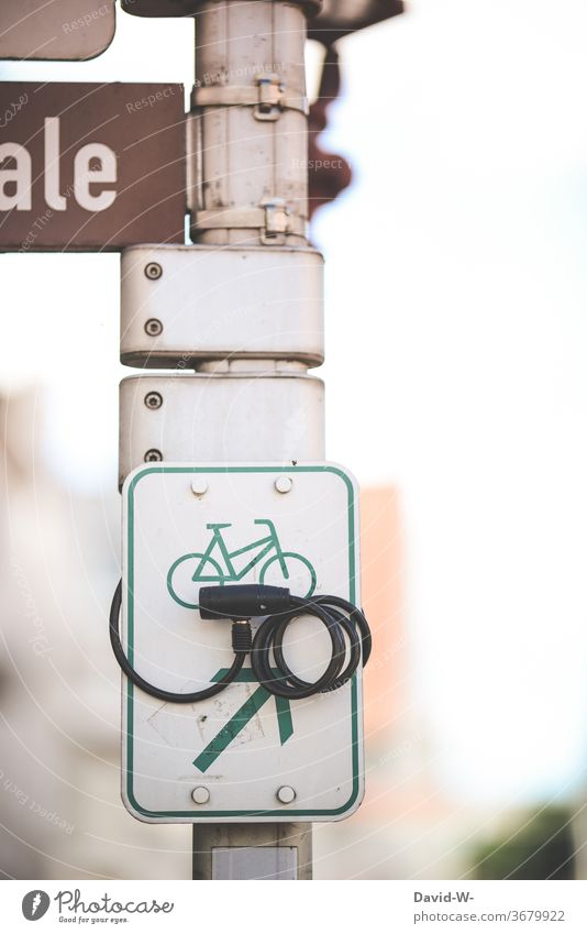 Bicycle locked completed bicycle lock Lock Wheel sign Theft Burglar-proof Insurance theft insurance anti-theft device creatively especially context concept Clue