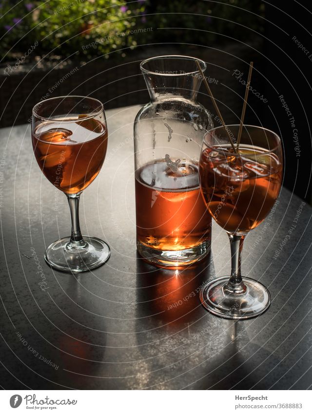 Time for an aperitif Beverage Cocktail Glass Alcoholic drinks Summer Bear Ice cube Aperol Spritz Spirits Aperitif Feasts & Celebrations Longdrink Drinking