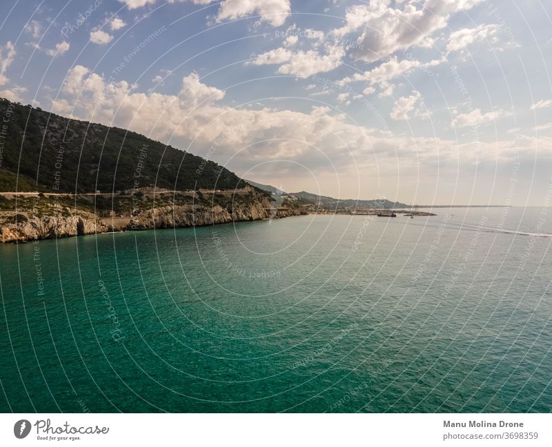 Foto de la costa de Blanes en Barcelona blanes girona barcelona spain españa mar mediterraneo fondo pantalla agua Vertical azul Montaña naturaleza nubes cielo