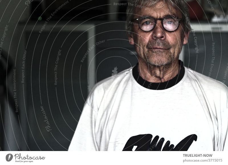 Uncomprehending, unshaven old man with glasses reflecting daylight and an old wrinkled t-shirt trying to understand the world Man Old Eyeglasses portrait