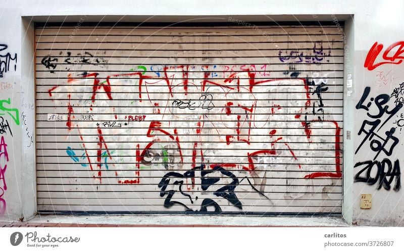 Graffiti on roller shutter | Is that art, or can it be removed? Goal Rolling door Garage Highway ramp (entrance) Highway ramp (exit) Colour Daub Vandalism Art