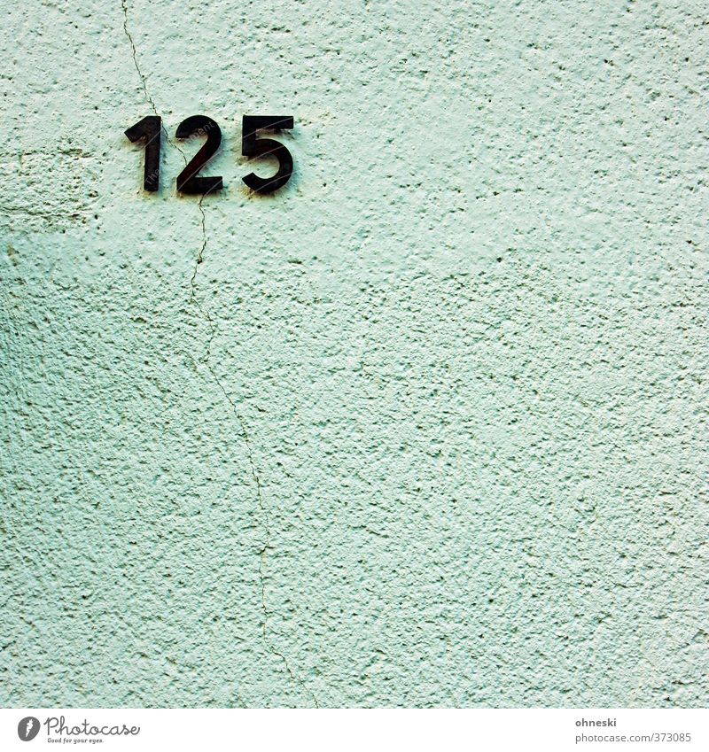 125 House (Residential Structure) Building Wall (barrier) Wall (building) Facade Crack & Rip & Tear Digits and numbers House number Colour photo Exterior shot