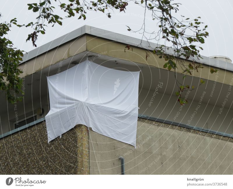 Improvised privacy screen on a corner balcony Sheets Protection Screening Improvisation Structures and shapes Day Light and shadow Balcony Flat roof