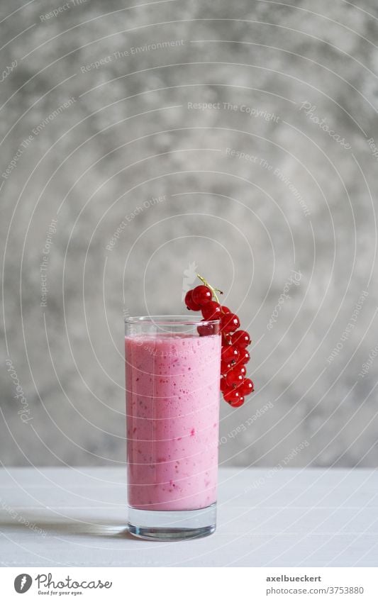 redcurrant smoothie or milkshake drink red currants berry berries milk shake fruit trend trendy healthy lifestyle juice vegetarian vegan fresh diet glass food