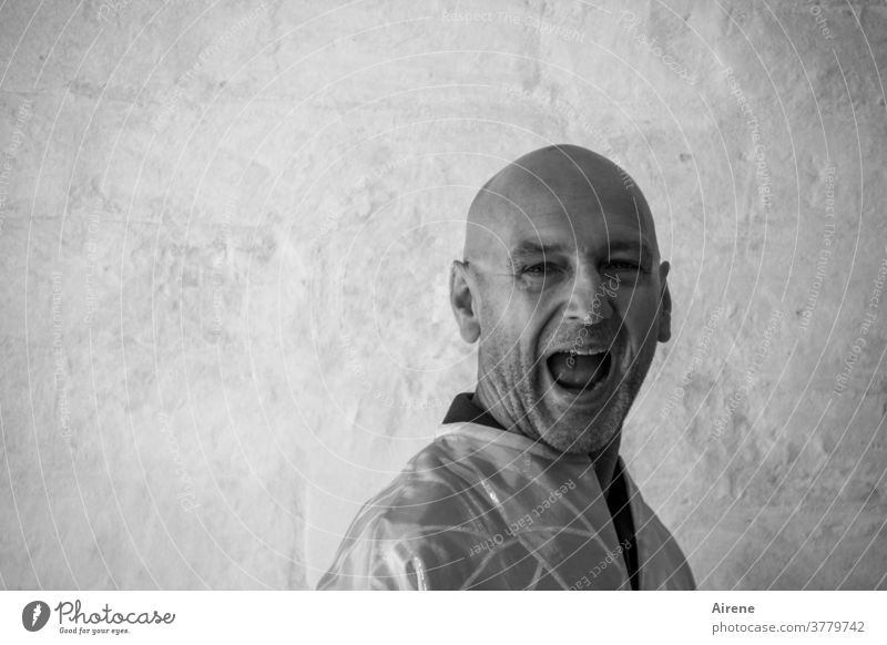 Screaming therapy Loud Man masculine more adult Anger holler cry Aggression aggressively Scare Terror Crash Aggravation Distress Mouth portrait Grimace
