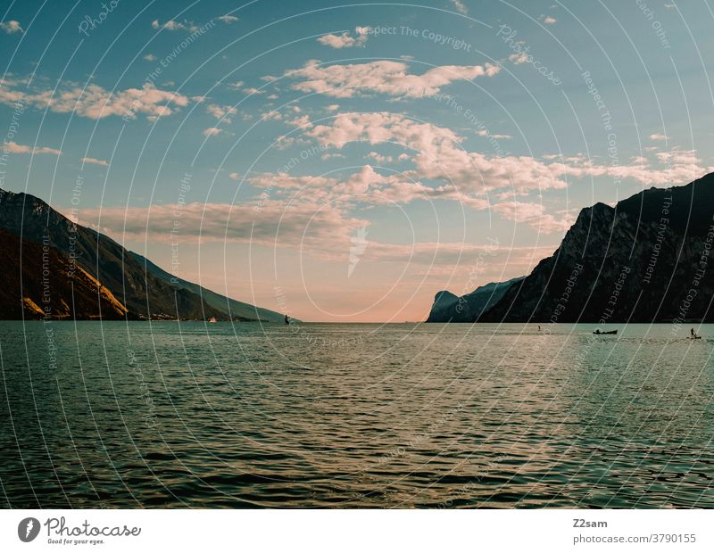 Sonnenuntergang am Gardasee | Torbole gardasee norditalien torbole sonnenuntergang wolken blau abendstimmung erholung relaxen entspannung ruhe urlaub reise
