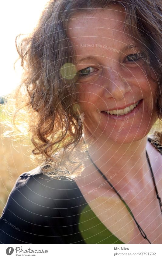 Portrait of a smiling woman in sunlight portrait Hair and hairstyles Looking Congenial Emanation Friendliness Attractive Happiness Sun Well-being Head pretty