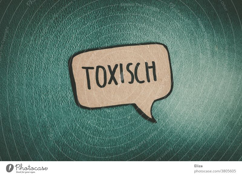 Speech bubble in which the word toxic is written on a turquoise background. Toxic communication relation Emotions Unhealthy emotionally Abuse Negative Turquoise