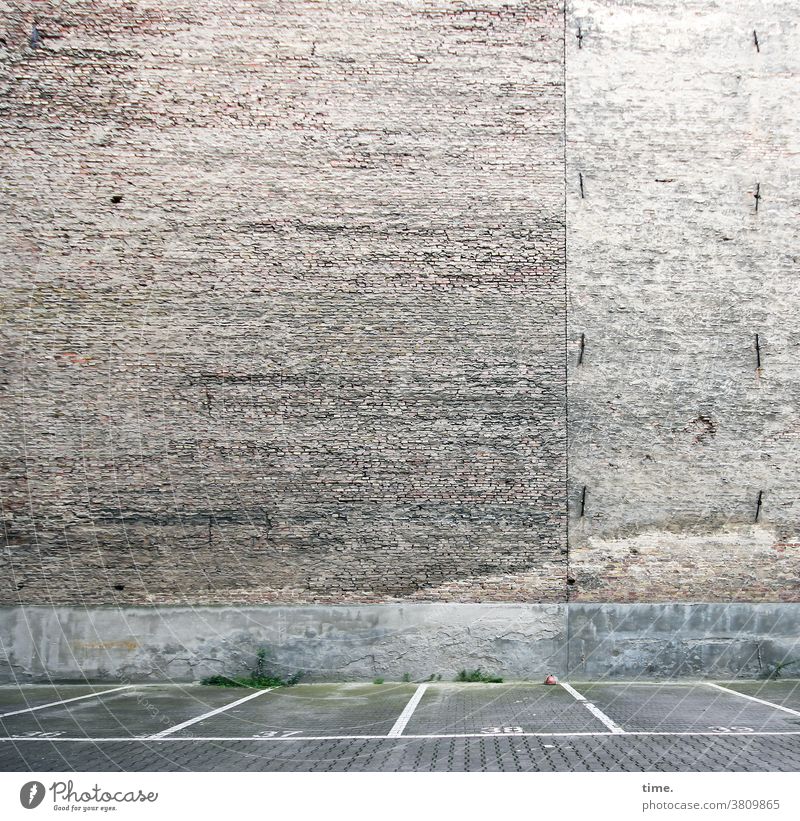 house rules Wall (barrier) Wall (building) Parking lot Stone Numbering Backyard Empty Unused Lonely Parking space Transport Brick brick wall Stripe