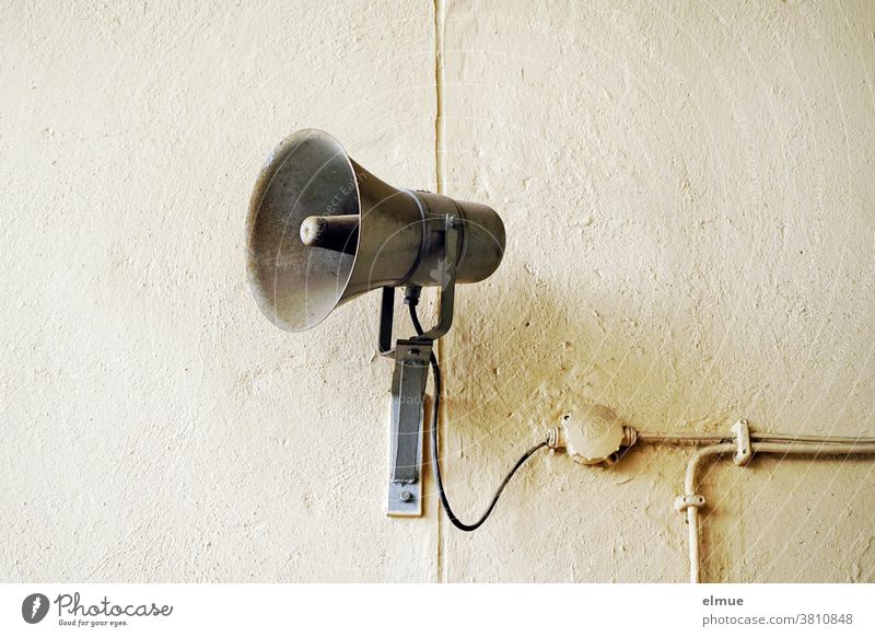 She waits longingly for the loudspeaker announcement: "Closing time for today!" but the old-fashioned part remains silent as always. Loudspeaker Old dilapidated