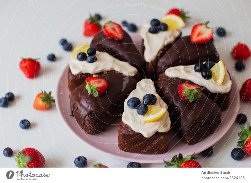Chocolate pastry cake Recipe by Rupa Kodwani - Cookpad