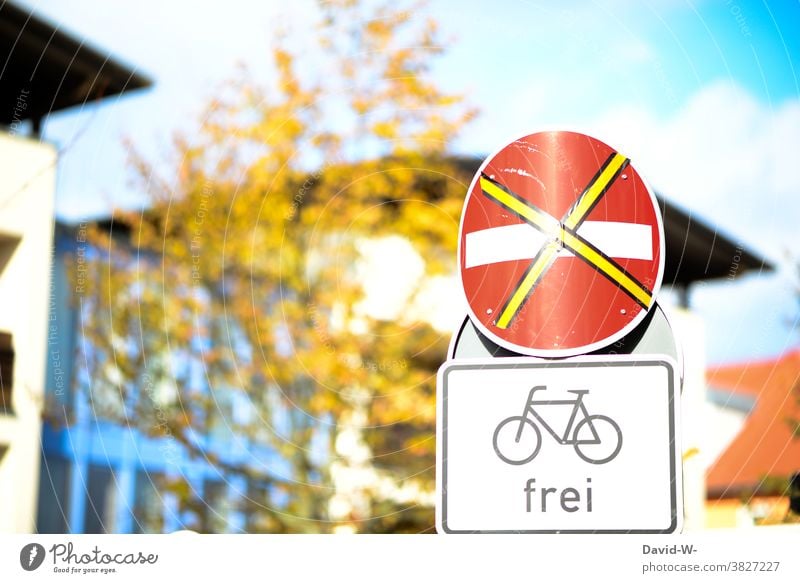 Road signs - No entry and bicycles free - Traffic signs Prohibition of entry Free Cycle path Town Signs and labeling forbidden allowed Clue Transport