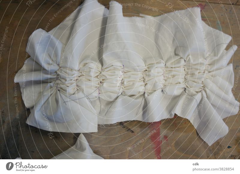Shibori | Japanese batik | sew the fabric, divide, fold, gather, tie off. Sewing subdivide crease gruff set white cotton fabric Art of dyeing Craft (trade)