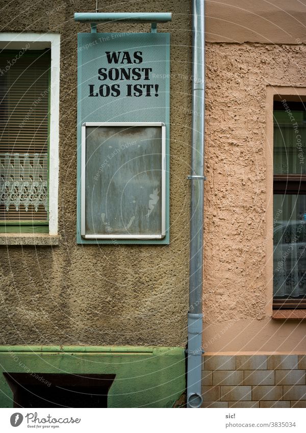 Shield on house wall announcement Clue sign Signage Deserted Signs and labeling Exterior shot Wall (building) Letters (alphabet) Facade Word Old Colour photo