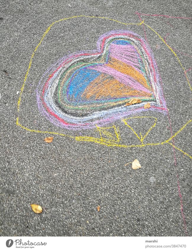 love is colourful Love Heart Chalk Painting (action, artwork) Street Infancy Sincere Joy emotion corona variegated Heart-shaped artistic In love Valentine's Day