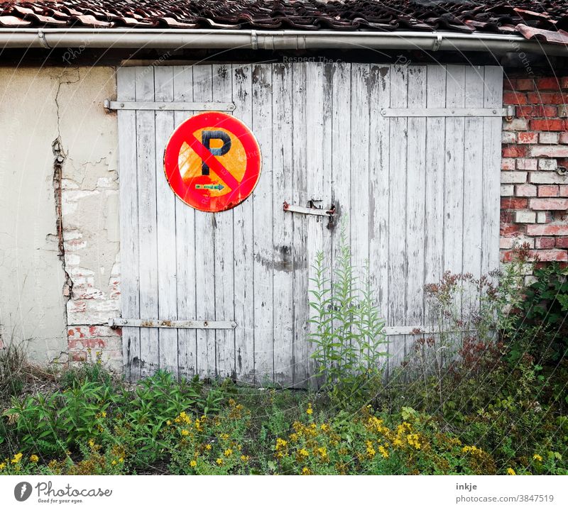 No parking sign at the wooden gate in the backyard Colour photo Exterior shot Deserted Clearway Prohibition sign Wooden gate Garage Backyard Feral Red Weed