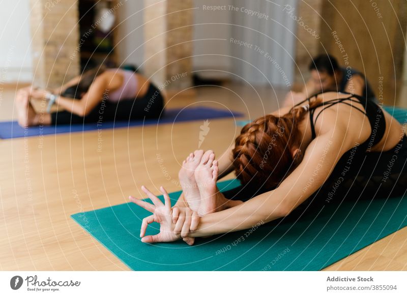 Yoga addict hi-res stock photography and images - Page 4 - Alamy