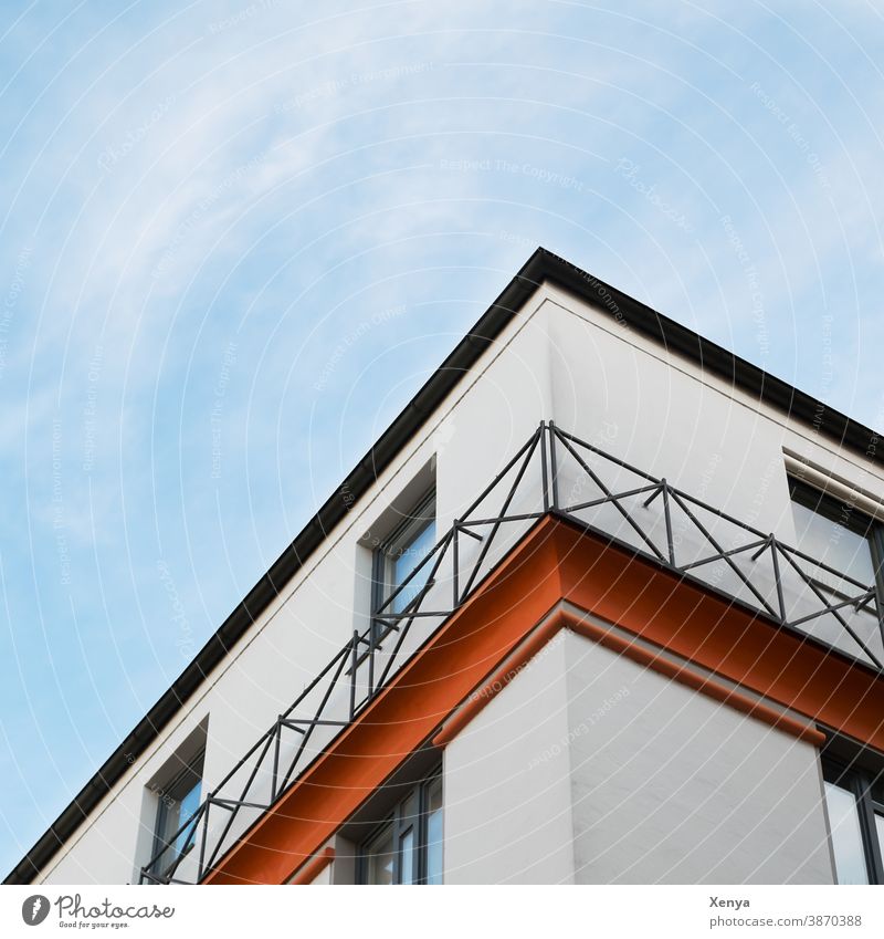 House from below House (Residential Structure) White Red Worm's-eye view Clouds Sky New building Facade Deserted Architecture Modern