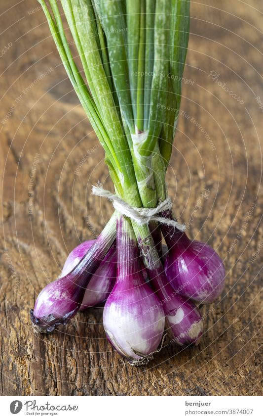 https://www.photocase.com/photos/3874007-bunch-of-purple-onions-on-wood-onion-bound-bundle-photocase-stock-photo-large.jpeg