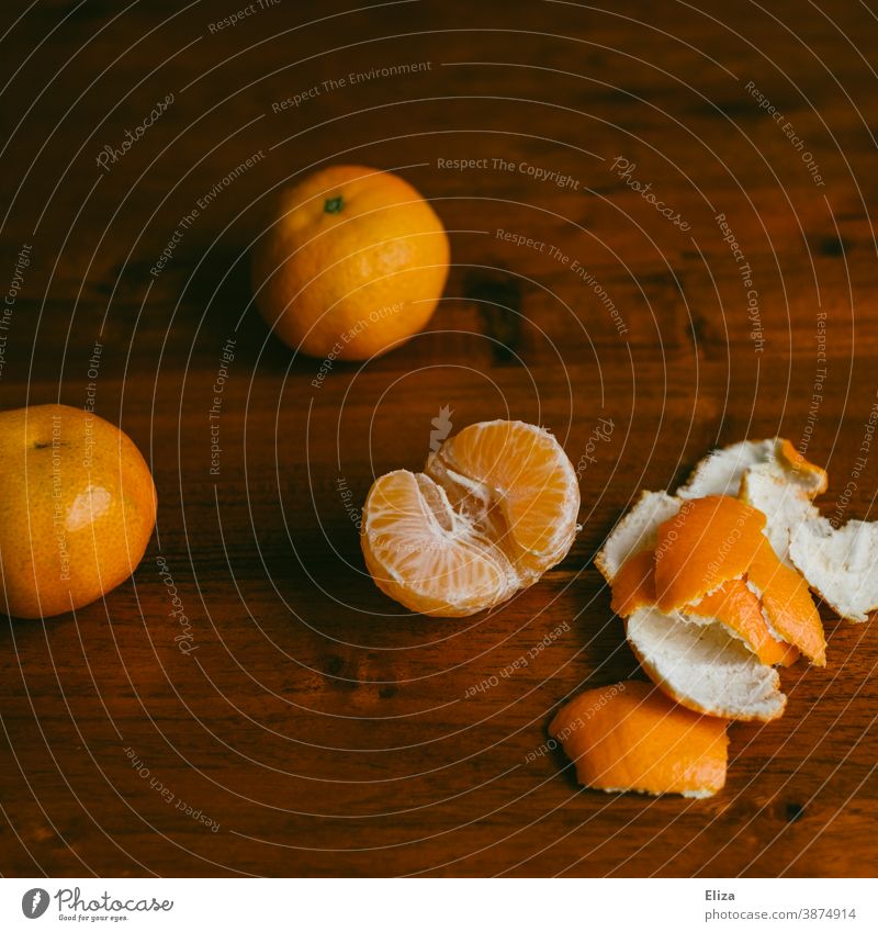 Mandarins on wood mandarins Delicious Tangerine clementine Eating salubriously Winter Fruit fruit Orange vitamins Vitamin C Vitamin-rich Food Fruity peeled