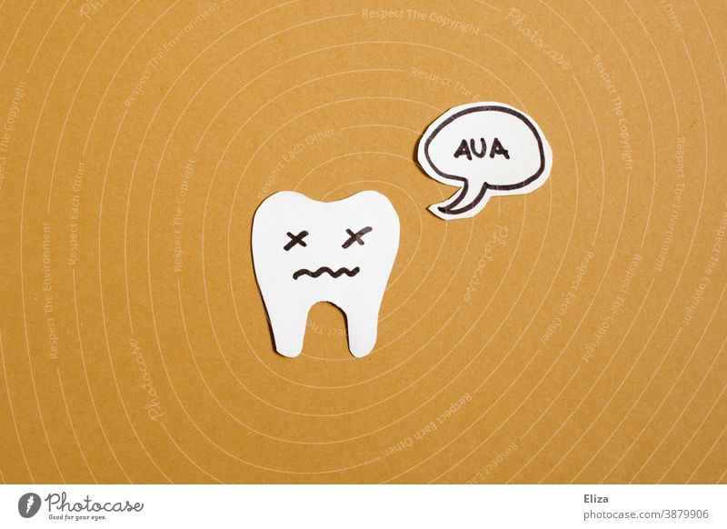 A tooth with a speech bubble on the ouch. Concept toothache. Toothache Speech bubble Yellow Face Visit to the dentist pained be in pain Neutral Background