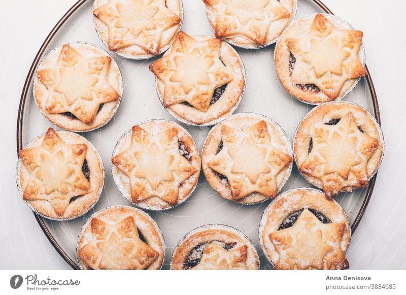 Mince pies, traditional christmas food mince xmas pastry festive dessert sweet sugar holiday fruit baked home celebration delicious cake homemade plate british