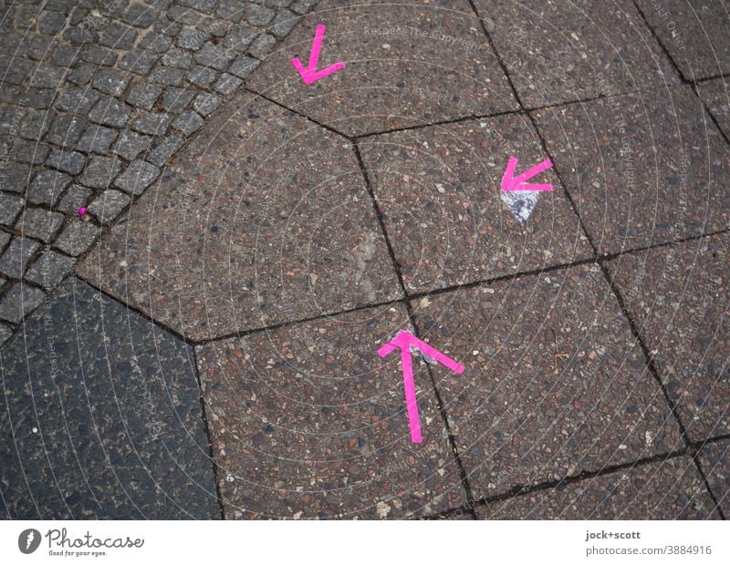 Three pink arrows show their direction Arrow Sidewalk Paving tiles Signs and labeling Direction Lanes & trails Road marking Trend-setting Structures and shapes