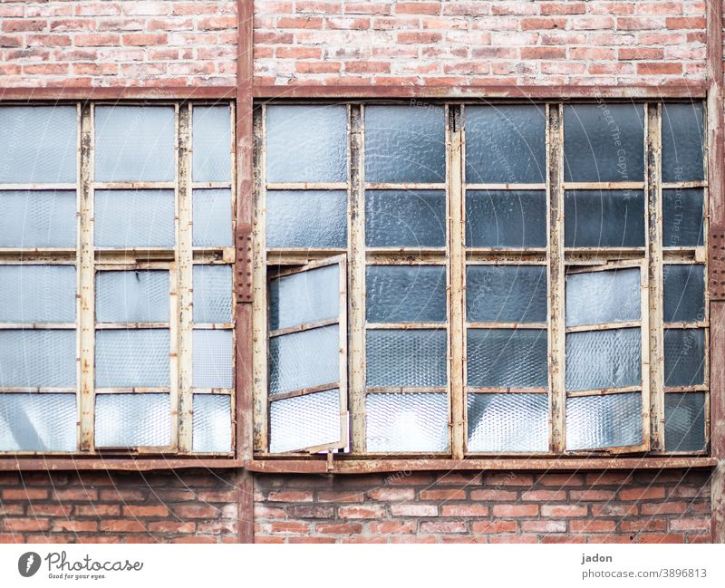 ventilation management (with optimisation potential). Window open Open Exterior shot Living or residing Colour photo factory building