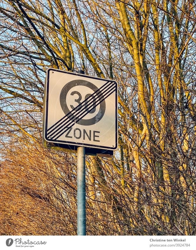 30 zone end, traffic sign in front of bare bushes 30 mph zone Road sign Road traffic Transport Signs and labeling Traffic infrastructure Signage Safety Street