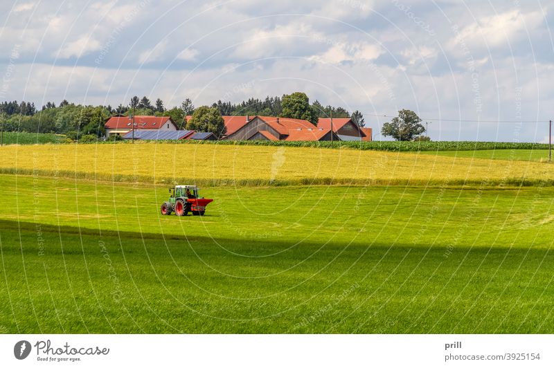 agricultural scenery bayerischer wald idyllisch wiese weide sommer friedlich gras landwirtschaftlich bauernhaus baum landschaft umweltschutz deutschland