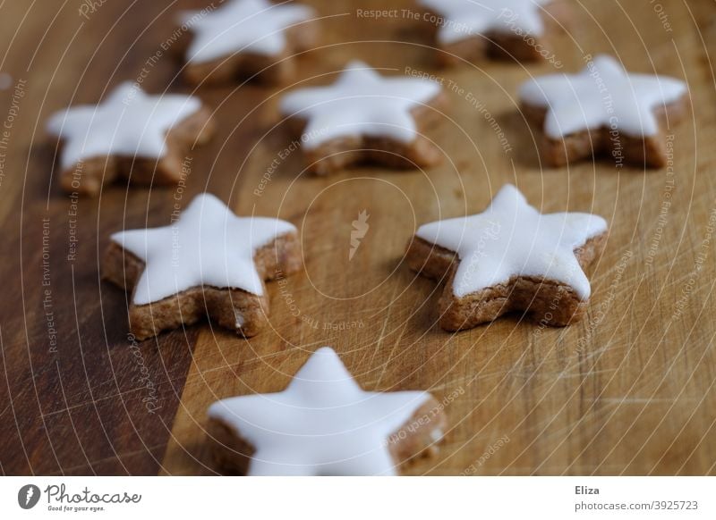 Cinnamon stars on wood Cinnamon Stars Cookie Christmas Wood Christmas & Advent Christmas biscuit Delicious Christmas cookies Christmas baking cute bake cookies