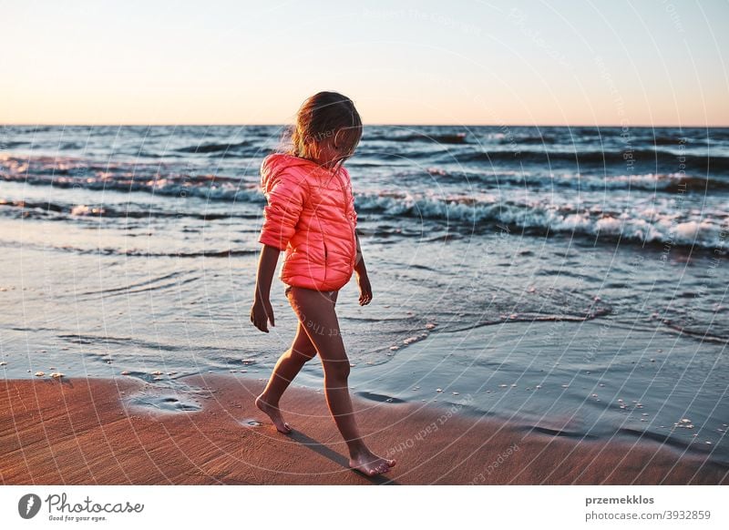 Free Photo  Little girl enjoying the summer