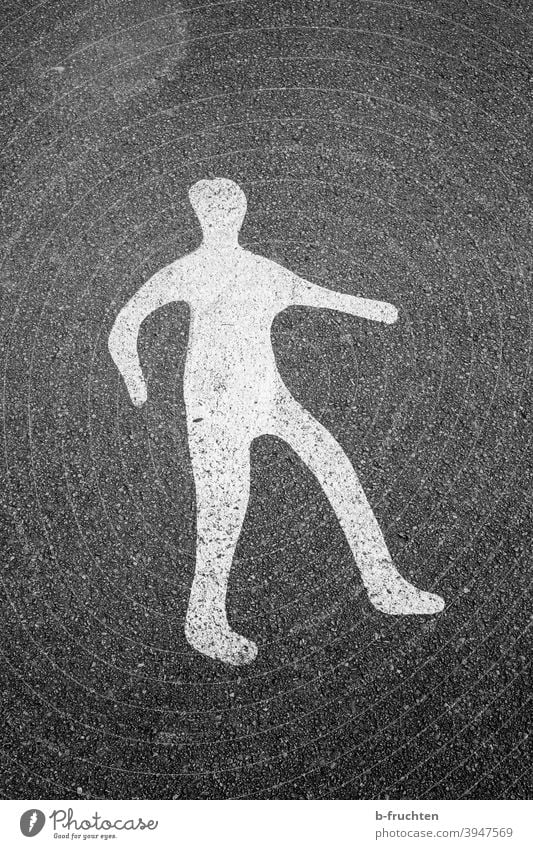 Figure painted on asphalt, road marking, person Sign Road sign Man White Street Asphalt Floor covering Ground Lanes & trails Going gender Human being Clue point