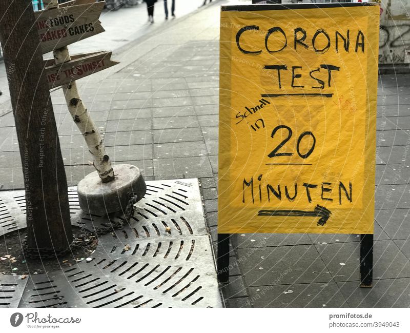Signpost to the Corona test with result within 20 minutes. Photo: Alexander Hauk Road marking sign Yellow display Pedestrian stopper Exterior shot Time Illness