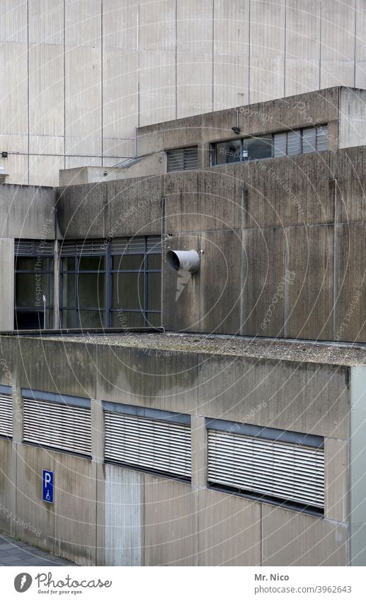 Disabled parking Gray Gloomy Concrete Concrete wall Concrete slab Wall (building) Wall (barrier) Architecture Facade Building Manmade structures Parking lot