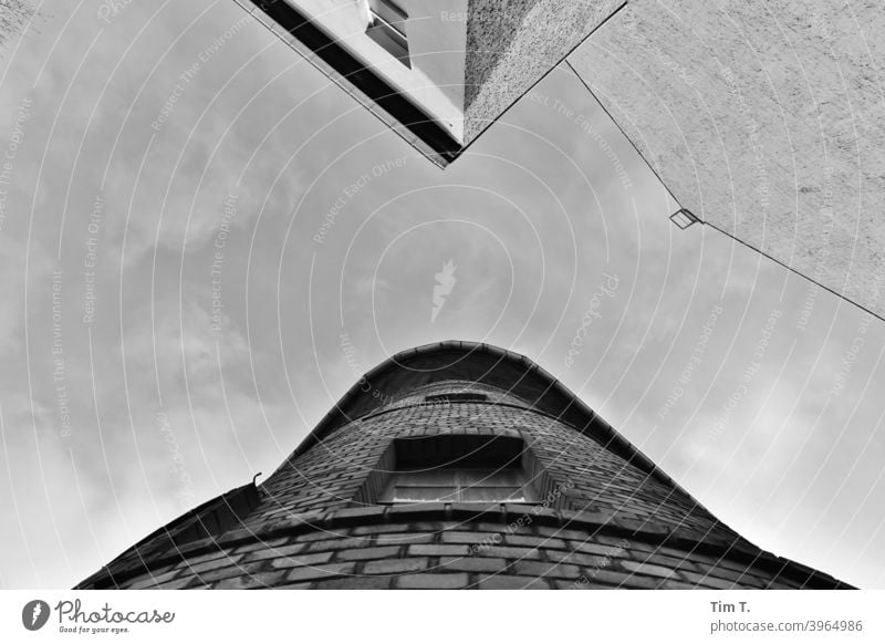 Sky over Berlin Prenzlauer Berg Old building Town Upward Old town Capital city Exterior shot House (Residential Structure) Building Facade Architecture