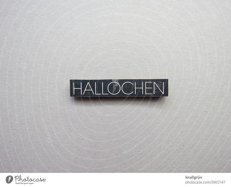 hallochen Halloween pumpkin Salutation Communicate communication Friendliness turn towards Open talk Words of greeeting Emotions Letters (alphabet) leap
