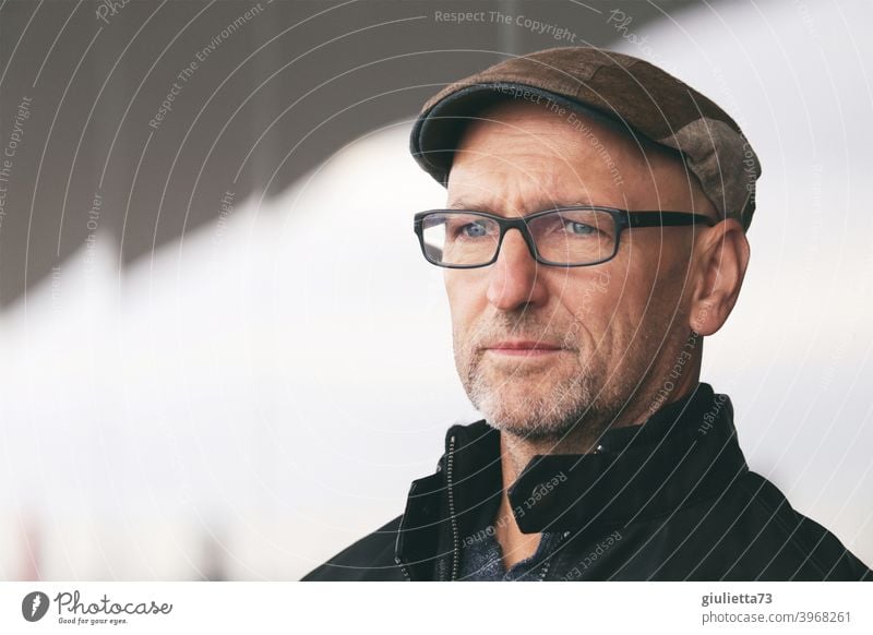 Portrait of a thoughtful man with glasses, cap and grey three-day beard [UT HH 19 Day Human being 45 - 60 years Eyeglasses Gray-haired Observe Senior citizen